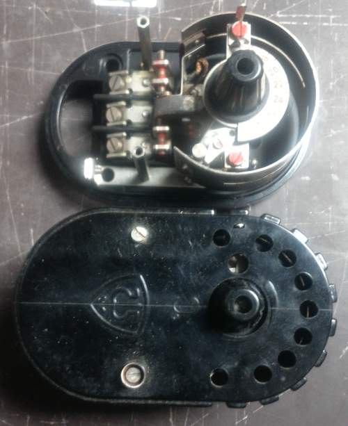 TH41 - termostatický spínač 16-28°C, METRA, starý, asi vadný