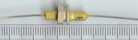 průchodkový C - TK533 4K7 .. balení 5ks za 100Kč