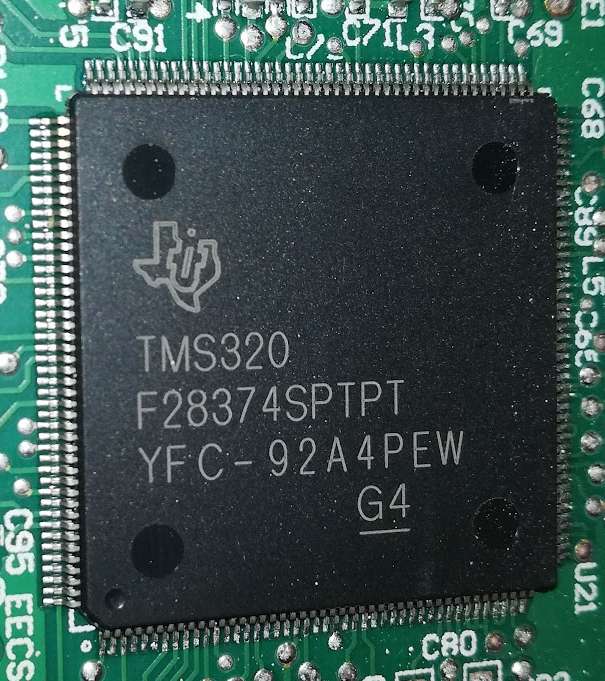 TMS320F28374SPTPT - zapájený na desce / soldered on the PCB
