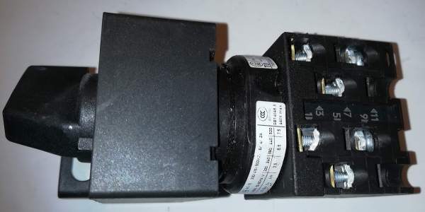 přepínač TO-3-8222, 2 pozice, 90° (LOCAL - REMOTE), z demontáže