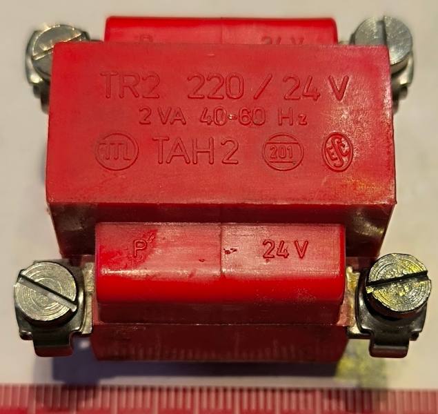 TR2-2VA - 24V, červené .. trafo 220/24V 2VA 40-60Hz TAH2 (003)