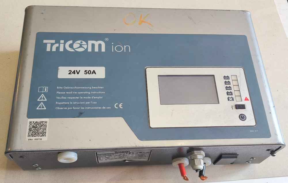 Nabíječ TriCOM ion E230 G 24/50 B30-FP C - 230V / 24V 50A Li-ion, na repasi .. použitý / used .. z demontáže, ustřižená kabeláž