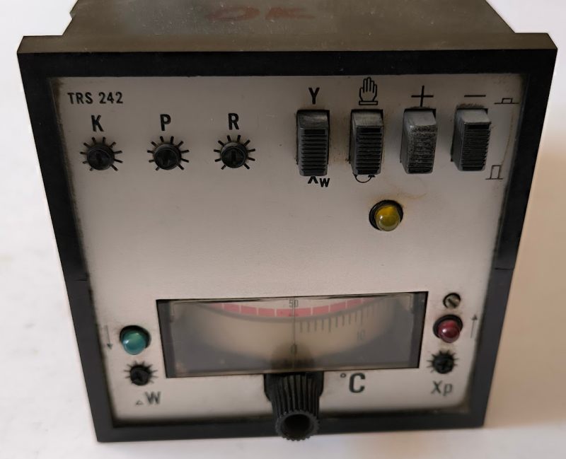 TRS242 - 220V 50Hz - 0-100°C, 41198,  starší  .. cena na dotaz / price on request