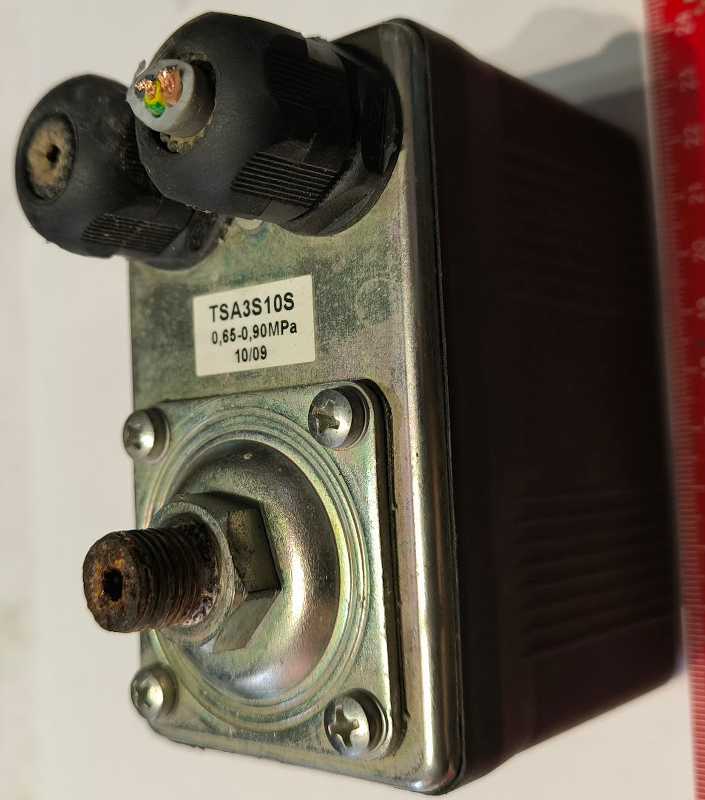 ZPA TLAKOVÝ SPÍNAČ TSA3S10S/0,65-0,90 MPA .. z demontáže