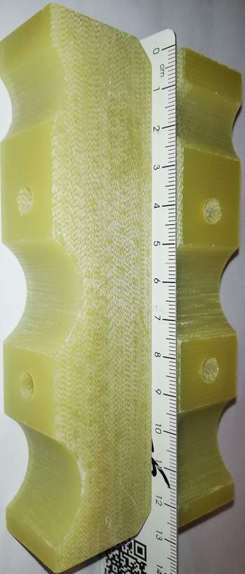 držák vývodů spodní, laminát ? sklotextit? , 125x30x25mm, 160g/ks