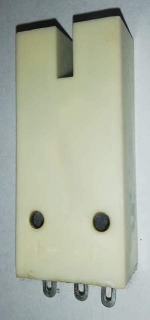 UBM221 - 24V - indukční štěrbinový snímač, bílý, pájený  .. cena na dotaz / price on request