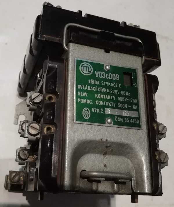 V03c009 stykač, cívka 220V 50Hz, starší