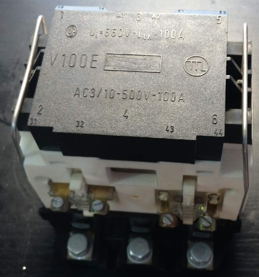 stykač V100E 220V 50Hz