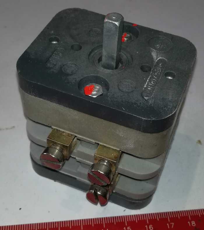 přepínač VS63-2351-C8   OBZOR