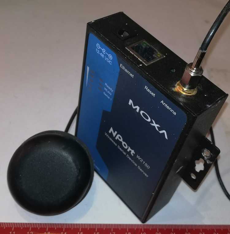 není skladem - NPORT MOXA W2150-EU + anténka - 1 Port Wireless Device Server, 3-in-1, 802.11 a/b/g WLAN, 12-48 VDC, 0 to 55℃,  .. použitý / used