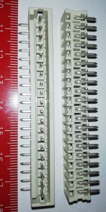 WAGO 734-180 - THT male header; 1.0 x 1.0 mm solder pin; angled; 100% protected against mismating; Pin spacing 3.5 mm; 20-pole