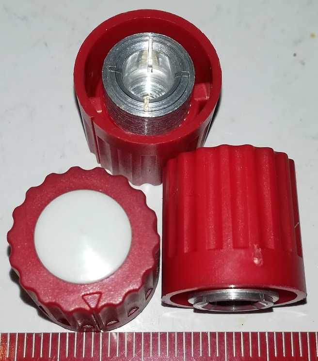 WF24382 - knoflík 6mm červený