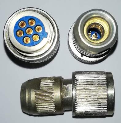 WK18033, vývodka větší,  konektor šroubovaní 7pin, nový ..  cena na dotaz / price on request