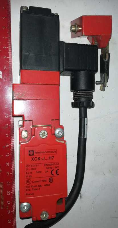 sestava XCK-J..H7 + elmagnet, konektor .. z demontáže