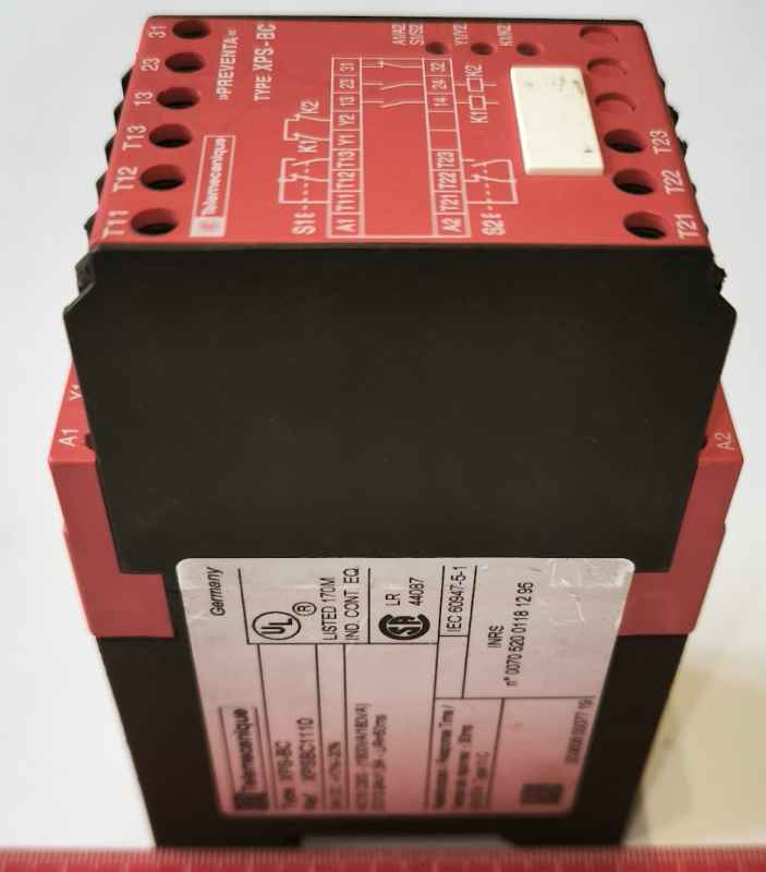 XPSBC1110 - safety relay module 24Vdc.... cena na dotaz / price on request
