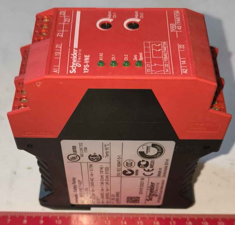 XPSVNE1142P - XPS-VNE -  bezpečnostní modul Preventa. .. použitý / used... cena na dotaz / price on request