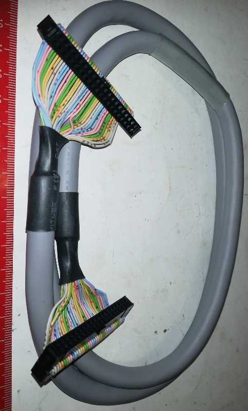 XW2Z-100K - kabel pro CJ2M-MD211  OMRON