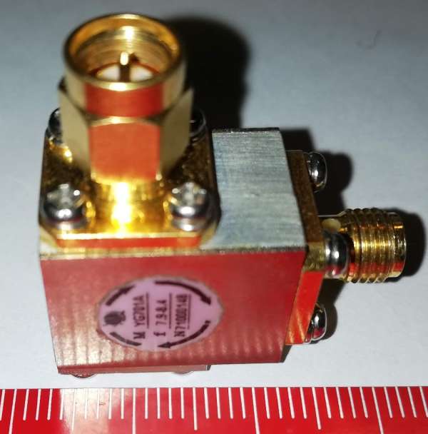 YG701A - izolátor koaxiální 7.9-8.4 GHz