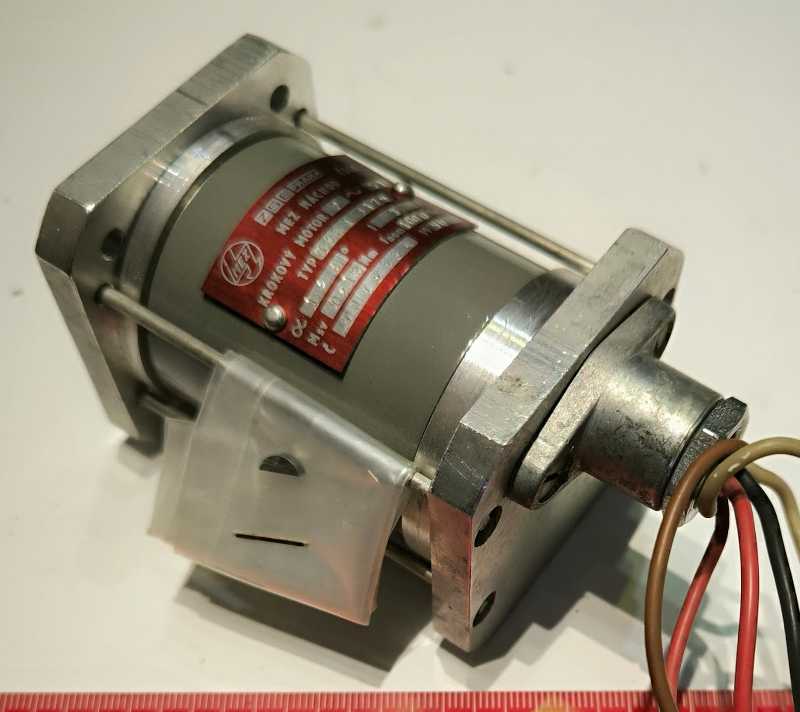 krokový motor Z42LJ179 MEZ Náchod.. použitý/used   .. cena na dotaz / price on request