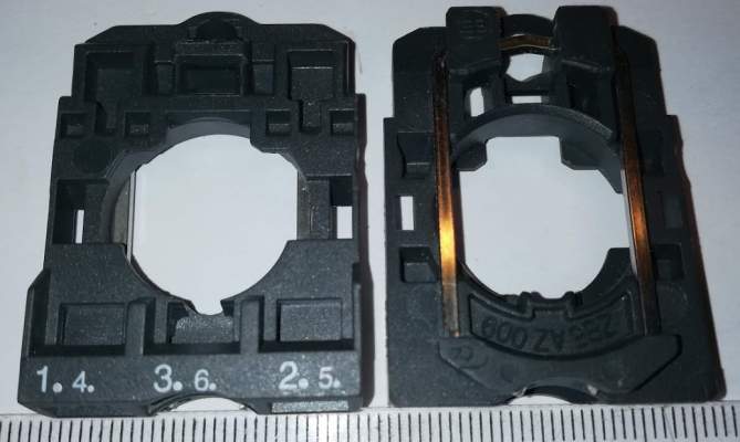 ZB5AZ009 - Upevňovací adaptér Schneider Electric