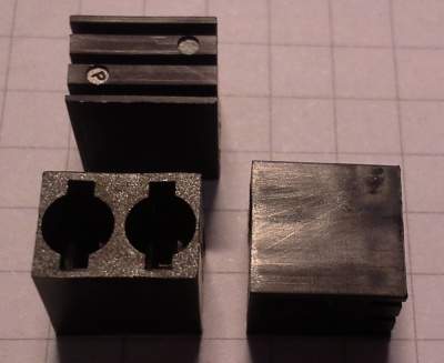 FIX-LED-310 - Objímka diody LED 3mm polyamid úhlová 3 PIN černá UL94V-2 .. balení 50ks za 50Kč