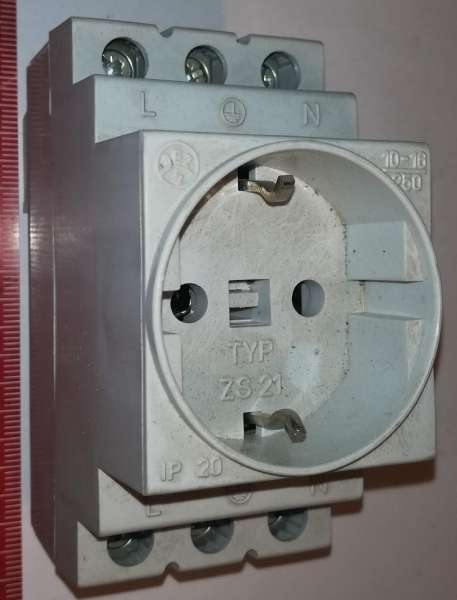 ZS21 Zásuvka na DIN lištu