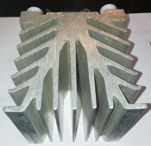 chladič  Al, černý,100x100x100mm, 1,4kg , starší