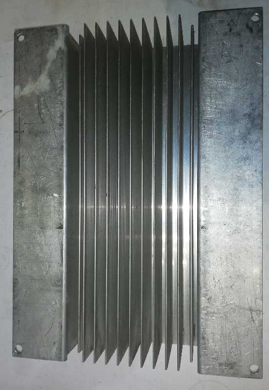 chladič  Al, starší, cca 6kg, 275x380x85