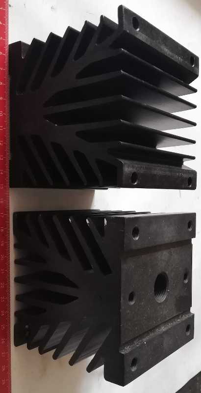 chladič  Al, černý,100x100x100mm, 1,3kg  na výkonové D, Ty, ...