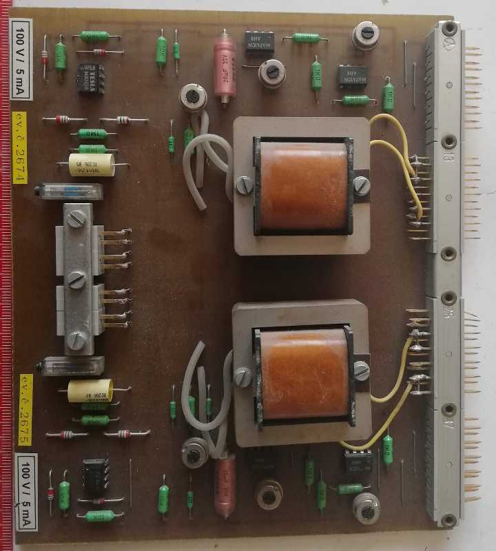 deska na rozebrání, 2x trafo, 6x konektor WK, 6x IO OZ 741 a1458, trimry, ... (064)