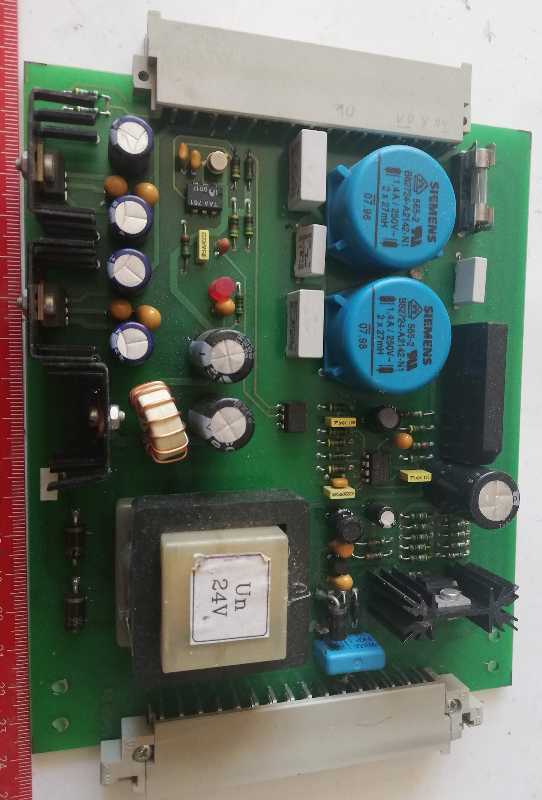 není skladem - deska na rozebrání, trafo 24V, 2x  B82724-A2142-N1, C, IO, konektory ... (069)