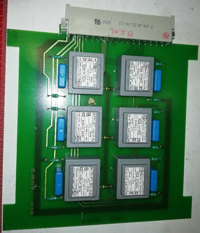 deska na rozebrání  (080) .. 6ks trafko 130V / 10V 1mA, C, konektory, ...