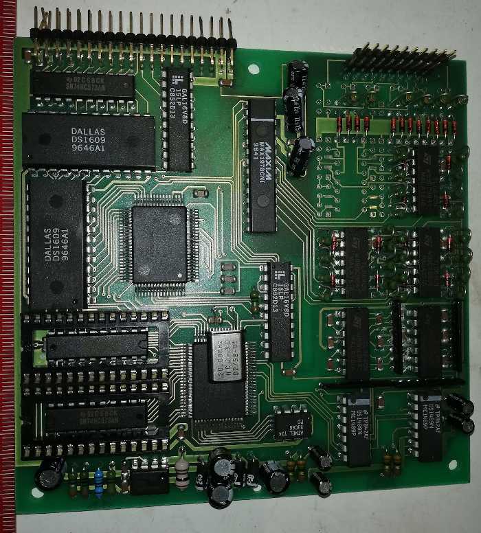 není skladem - deska na rozebrání  (168) ..dle foto