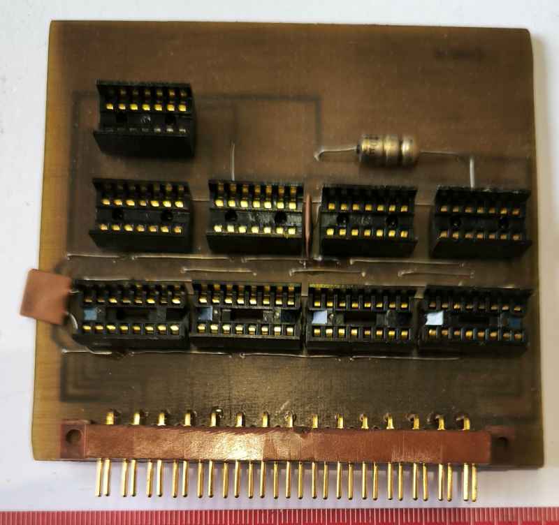 deska osazena  6AF89651 (zlacená) + DIL patice TESLA zlacené + další dle foto .. na rozebrání na ND (deska-198)