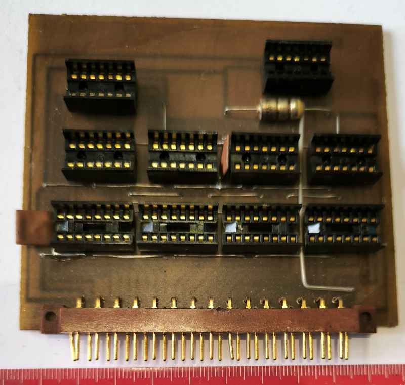 deska osazena  6AF89651 (zlacená) + DIL patice TESLA zlacené + další dle foto .. na rozebrání na ND (deska-199)