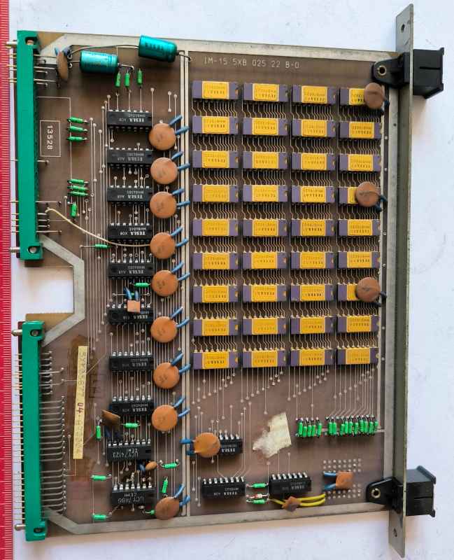 deska-206 -  deska osazena  dle foto .. na rozebrání na ND .. MHB1902C - 36x , 13x další IO, 2x TY5176211 část. osazené