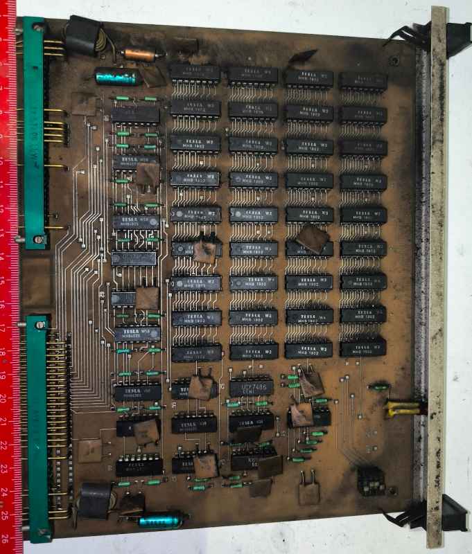 deska-222 -  deska osazena  dle foto .. na rozebrání na ND .. MHB1902 - 36x , 16x další IO, 2x TY5176211 část. osazené, špinavé