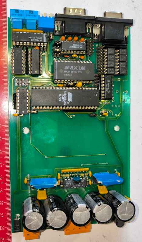 deska-235 -  deska osazena  dle foto .. na rozebrání na ND .., AT89S8252-24PC v patici, MAX1490BCPG, 8x PC817, další IO, C, konektory, ...