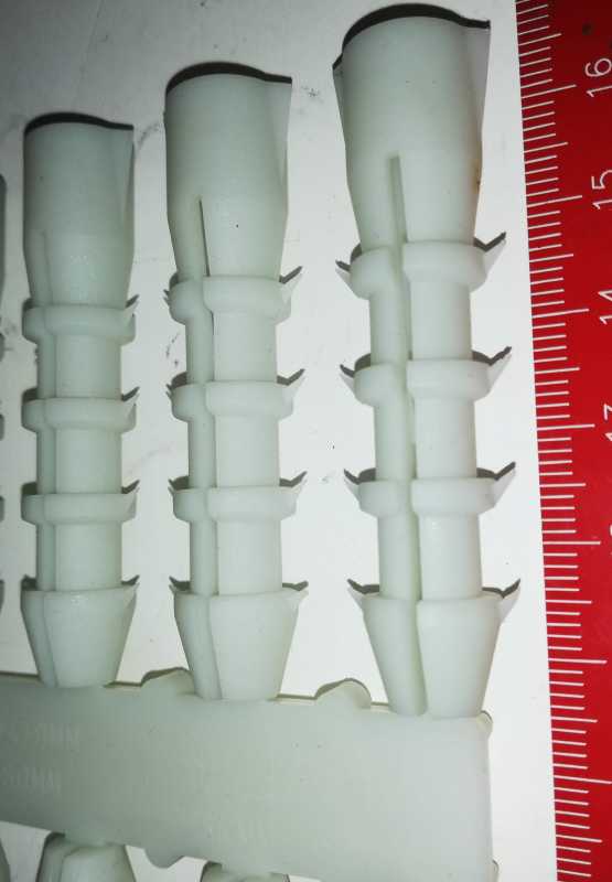 hmoždínka pro vrut d=4-8mm, délky 40-60mm, starý typ .. balení 100ks za 100Kč