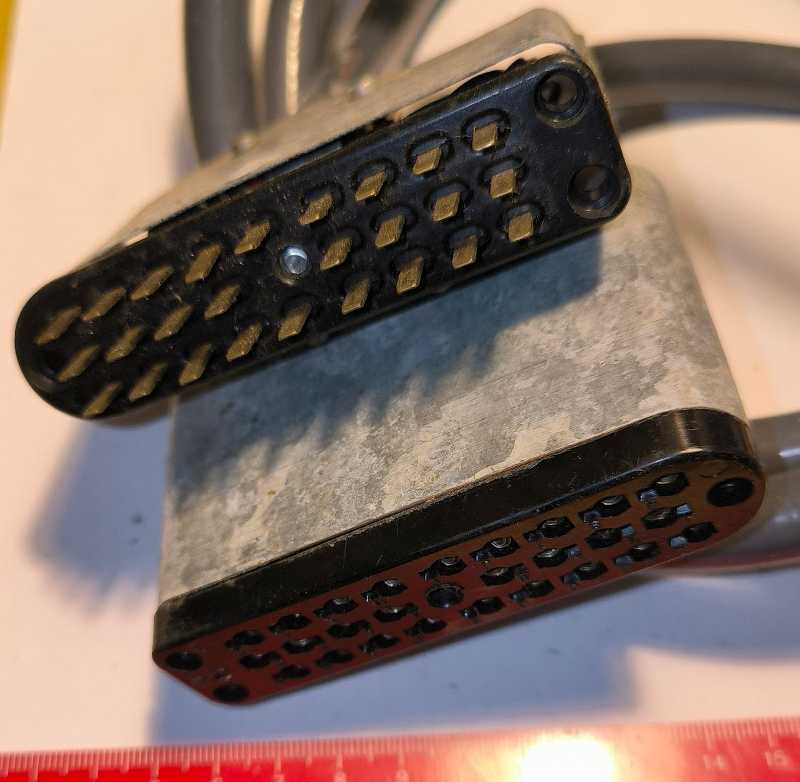 kabel (019) s konektory 26pin, samec + samice, starý typ, cca 180cm, na díly