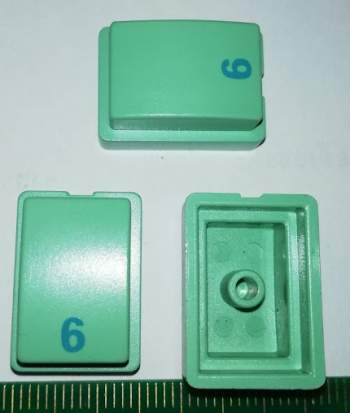 knoflík plastový zelený - číslo 1