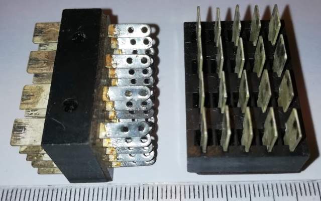 konektor 4x5 pin nožový samec, pájený  .. cena na dotaz / price on request