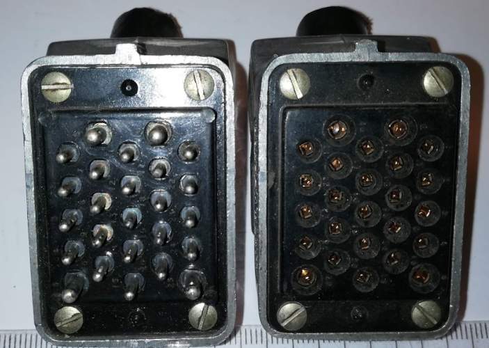 konektor 25pin - pár  v krytkách BELLING LEE L657/C3 pájené .. cena na dotaz / price on request