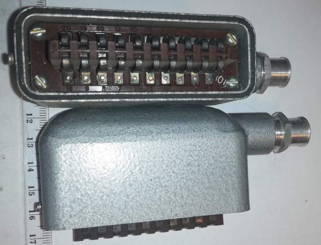 konektor 20pin v kovové krytce  , starší