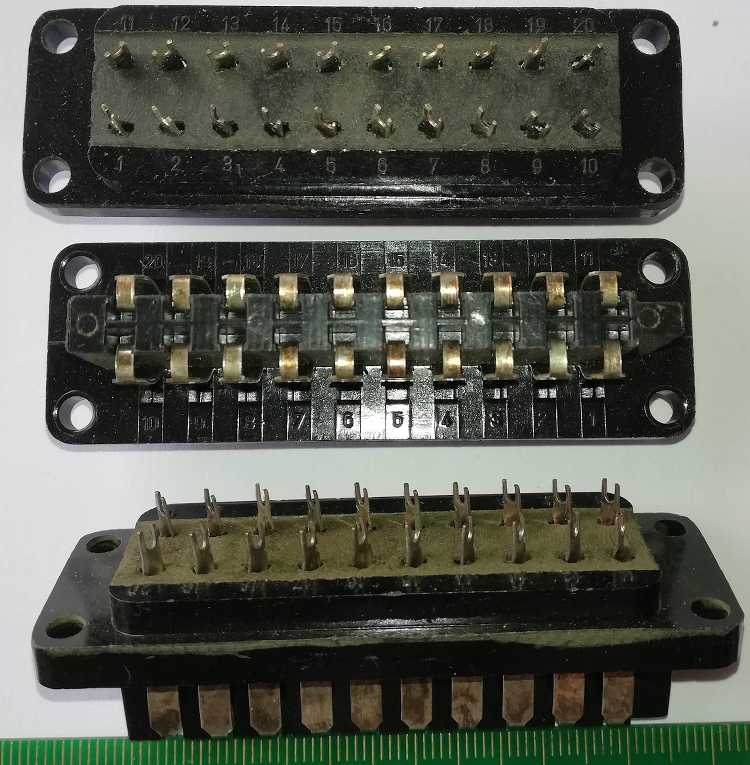 konektor 20pin, starší typ, neupřesněný typ (408)   .. cena na dotaz / price on request