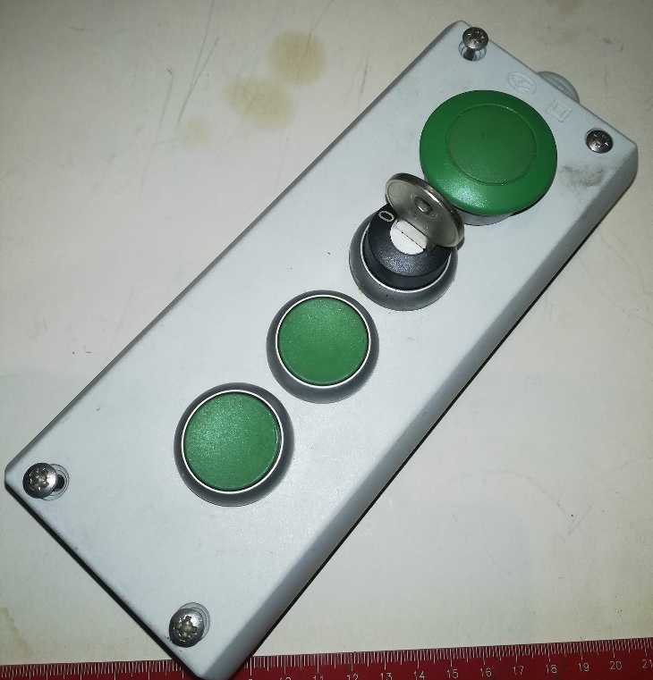 krabička na spínače dle foto, ale bez spínacích jednotek uvnitř