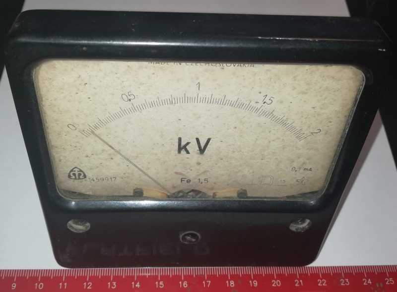 METRA ,  stupnice 0-2kV, 110x110x60mm, starší, netestován