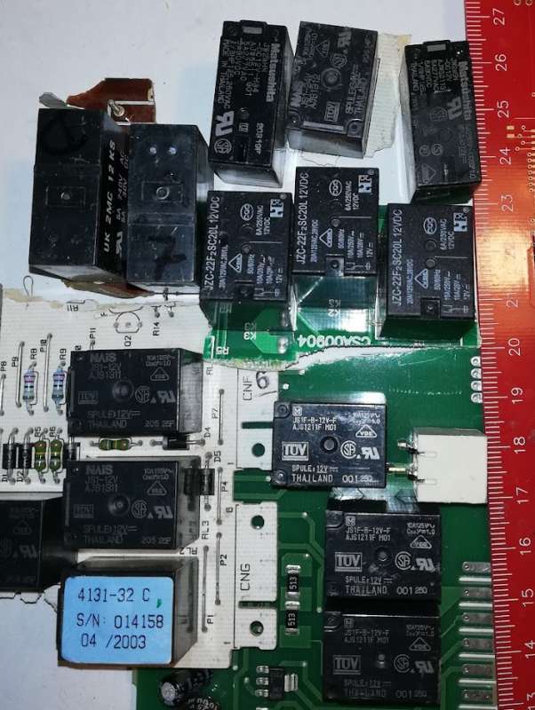 není skladem - zapájené relátka,  mix 15ks za 50Kč  - (006)