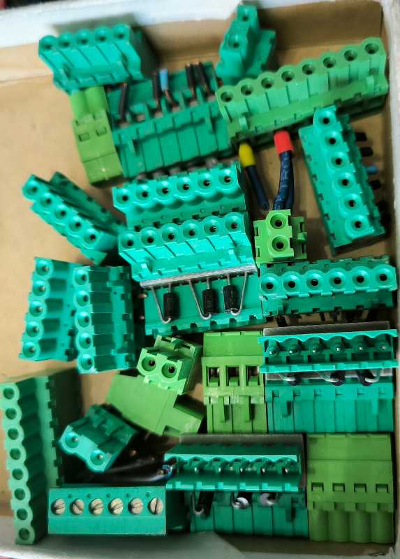 mix-svorka-015 - mix svorkovnice   .. použitý / used  ..  dle foto .. balení 22ks