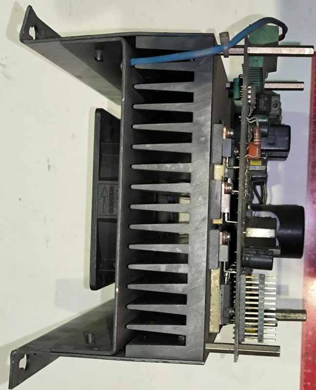 modul  (111), asi část měniče, vadný, chladič 160x40x245mm, ventilátor 120x120, spousta T, ...na rozebrání, na ND, ... dle foto